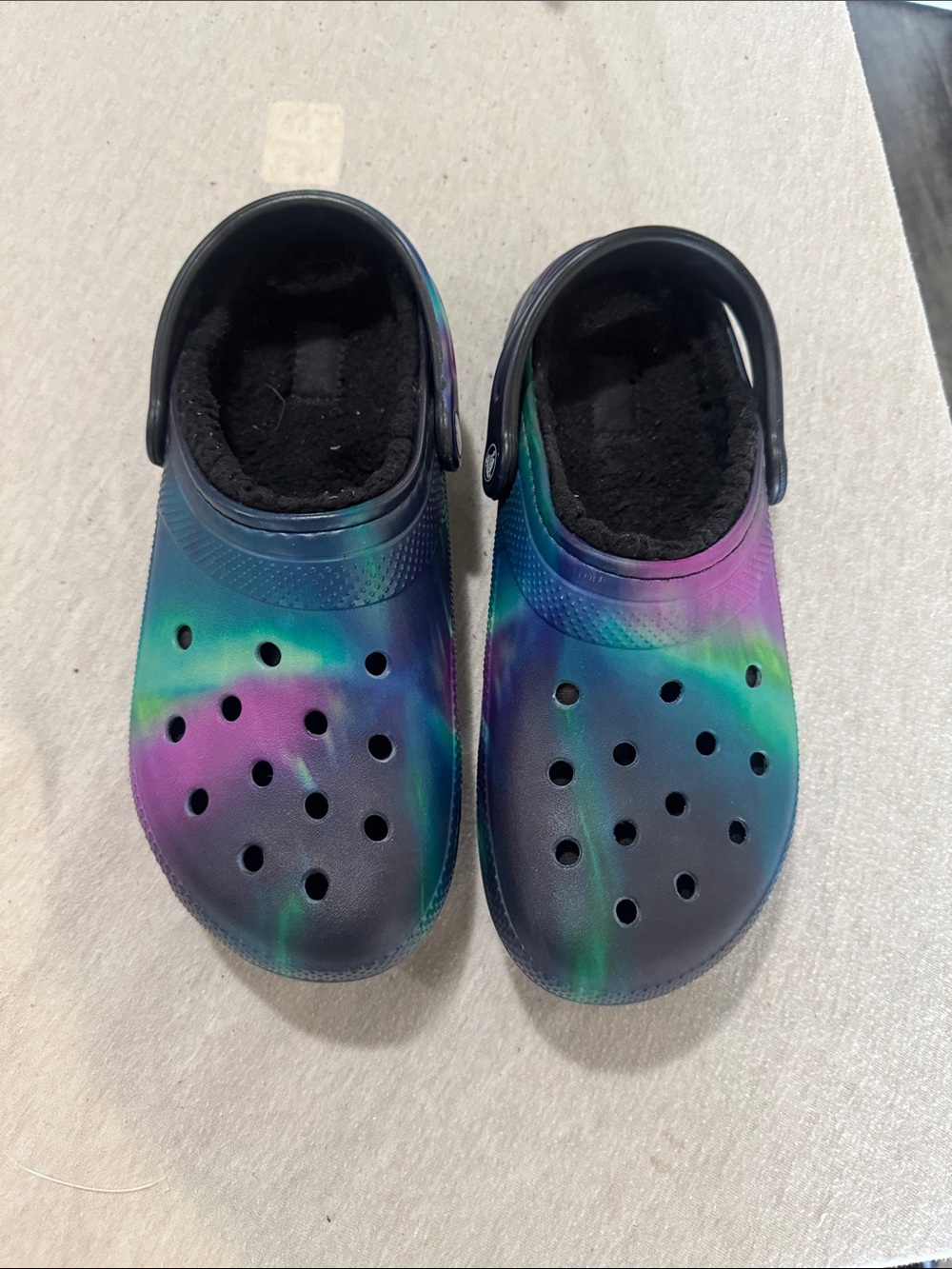 CROCS with fur lining Tie-Dye Slip-On Clogs in Purple Green Blue